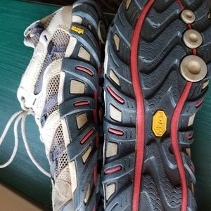 Merrell hiking breathable vibram sole shoe low top